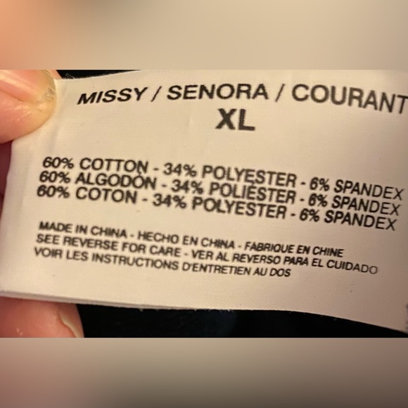 Gloria Vanderbilt jean jacket. - Picture 5 of 5